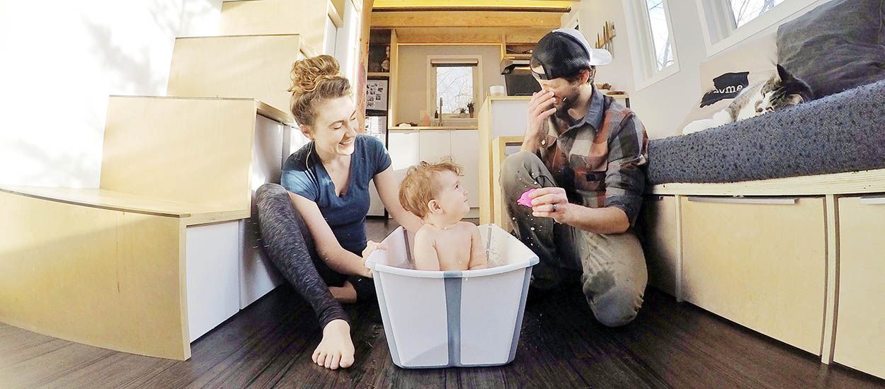 Ce couple prouve qu'il est possible de vivre avec un bébé dans une tiny house