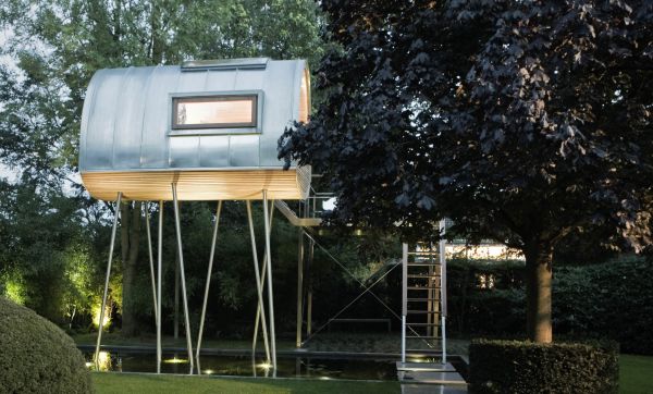 Découvrez cette cabane de jardin futuriste pour un voyage hors du temps !