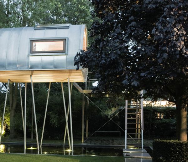 Découvrez cette cabane de jardin futuriste pour un voyage hors du temps !