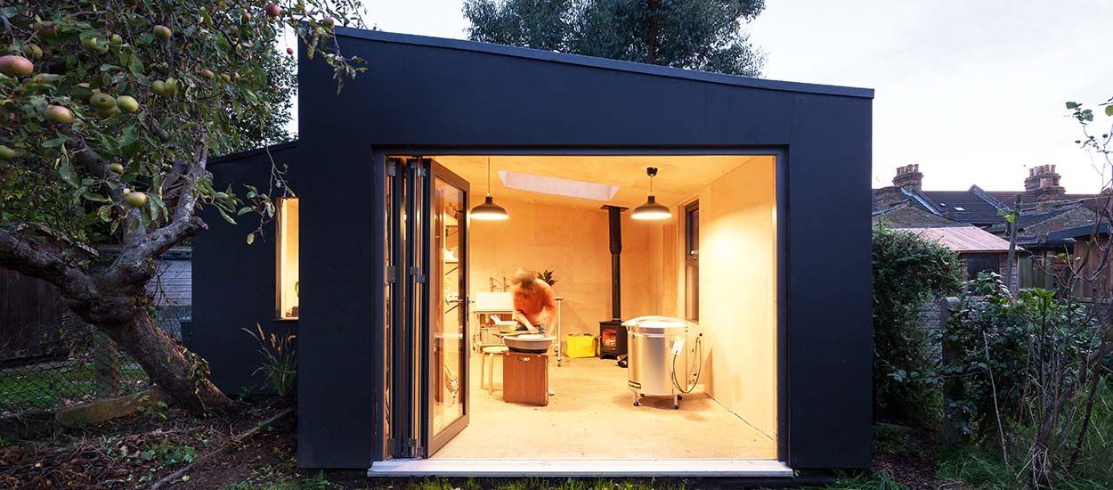 Ce beau studio de jardin est construit avec des restes de chantier pour moins de 1 200 euros