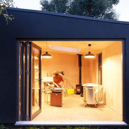 Ce beau studio de jardin est construit avec des restes de chantier pour moins de 1 200 euros