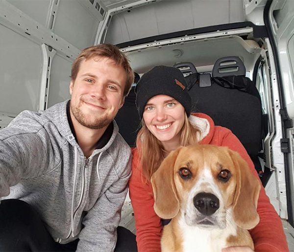 Tiffen et Kevin ont arrêté leurs études pour explorer le monde à bord d'un fourgon aménagé