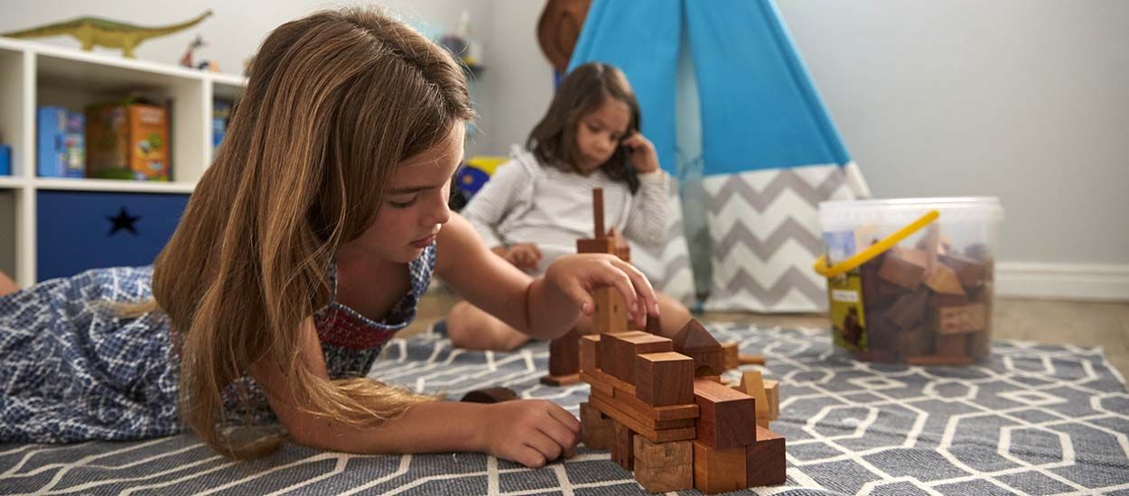 Conseils malins pour faire jouer petits et grands dans une même salle de jeux