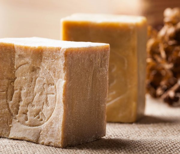 11 astuces pour nettoyer sa maison avec du savon de Marseille