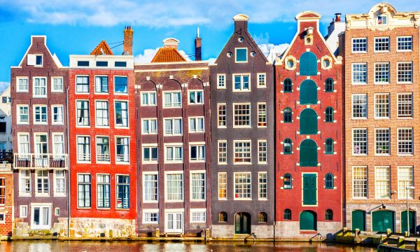Pourquoi toutes les maisons d'Amsterdam penchent et autres questions fondamentales