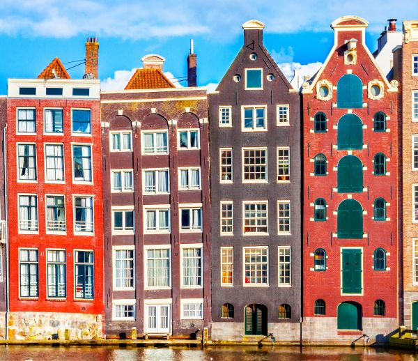 Pourquoi toutes les maisons d'Amsterdam penchent et autres questions fondamentales