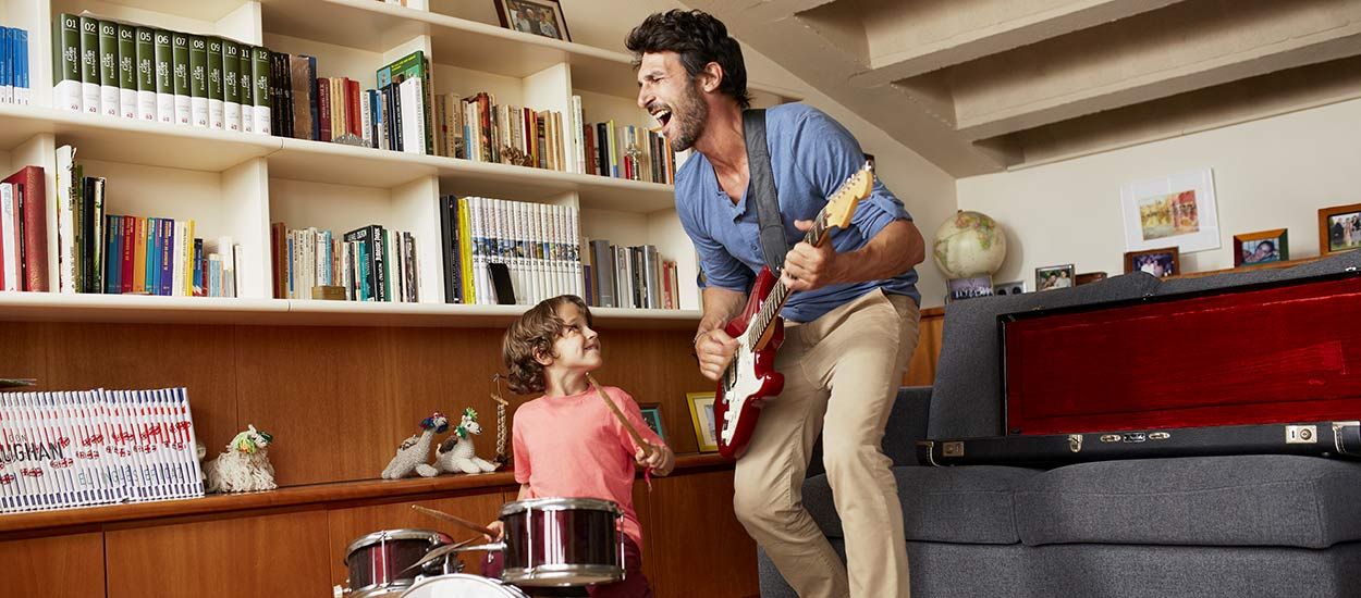 C'est enfin prouvé : écouter de la musique ensemble est le secret d'une famille heureuse !