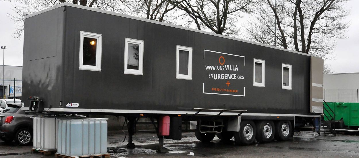 Cette association transforme d'anciens camions frigorifiques en logements d'urgence