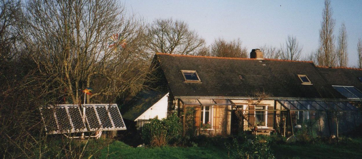 Patrick et Brigitte travaillent depuis 40 ans à rendre leur maison autonome en eau et énergie