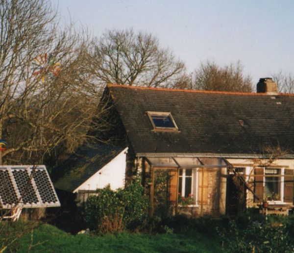 Patrick et Brigitte travaillent depuis 40 ans à rendre leur maison autonome en eau et énergie