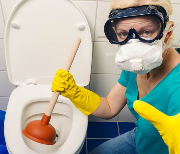 Stop aux produits chimiques ! Voici 4 solutions pour déboucher ses toilettes de façon écolo !