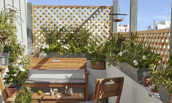 Conseils de pros pour aménager votre petit balcon et profiter des beaux jours