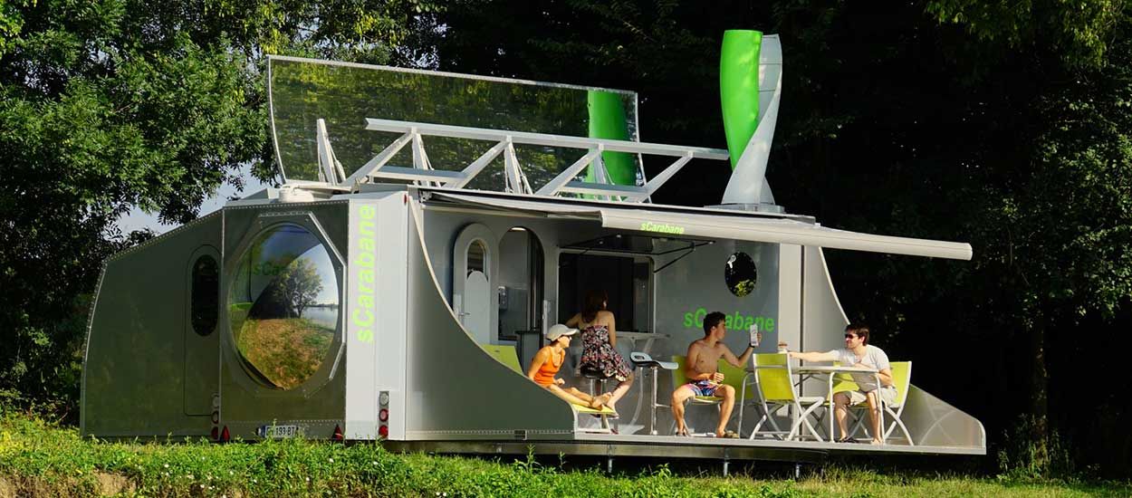 Deux Français ont créé une caravane autonome en énergie qui tourne à 360° pour capter le soleil