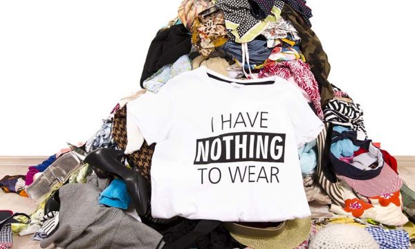 Comment prendre le contre-pied des soldes et désencombrer votre dressing