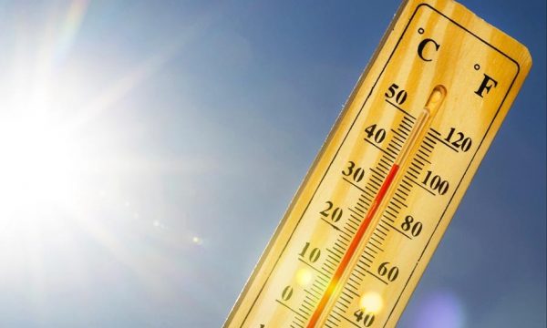 Canicule : Pour venir en aide aux personnes fragiles, le gouvernement ouvre un numéro vert d'information