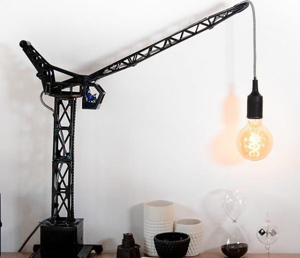 Tuto : Fabriquez une lampe industrielle avec une grue pour enfants