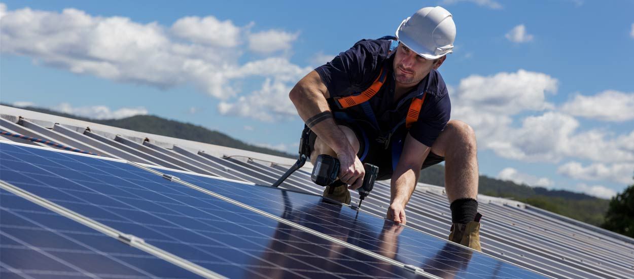 Démarchage : Comment éviter les arnaques aux panneaux solaires ?