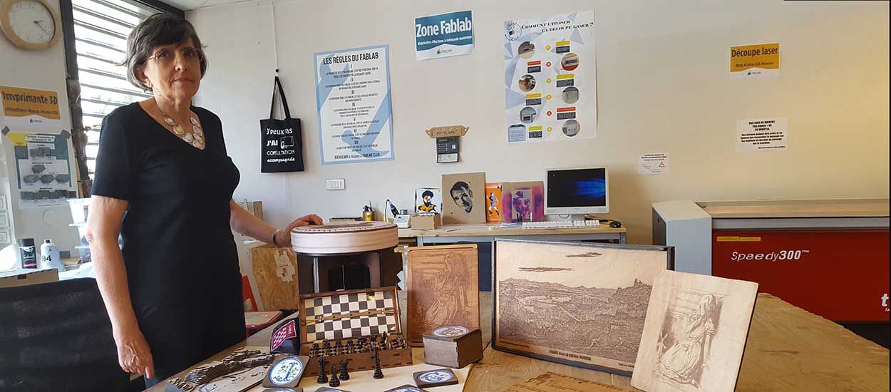 Françoise, 70 ans, découpe ses créations au laser et encourage tout le monde à se rendre en FabLab