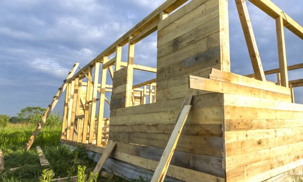 Comment choisir le maître d'œuvre et les artisans qui construiront votre maison écolo ?
