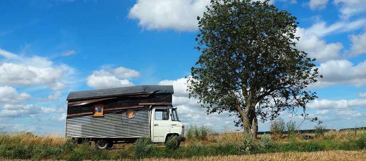 Rencontre avec Varzu, 24 ans, qui a construit elle-même sa tiny house !