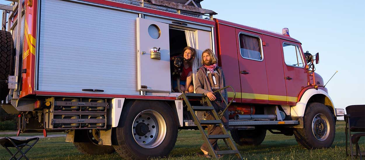 Anna et Sébastian ont transformé un camion de pompiers en maison sur roues