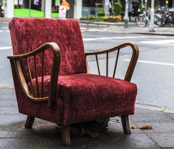 Alerte punaises de lit : voici comment ne pas en ramener chez vous avec les meubles récup'