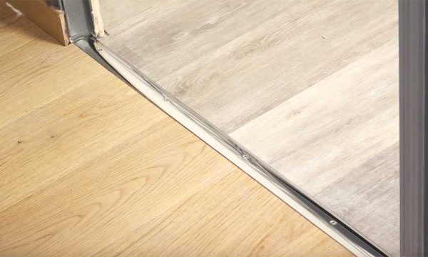 Tuto : Apprenez à poser une barre de seuil de porte très facilement