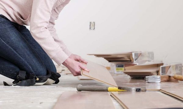 Tuto : Apprenez à poser facilement du parquet flottant