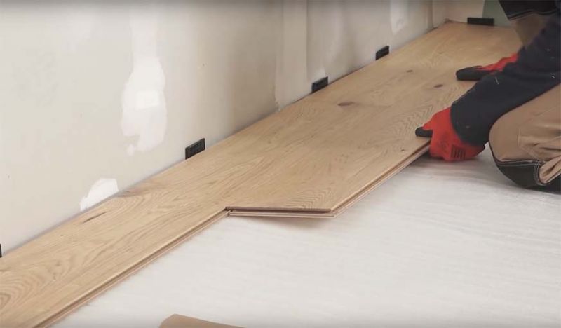 Comment poser du parquet flottant à clips ? Pas à pas en 21 étapes