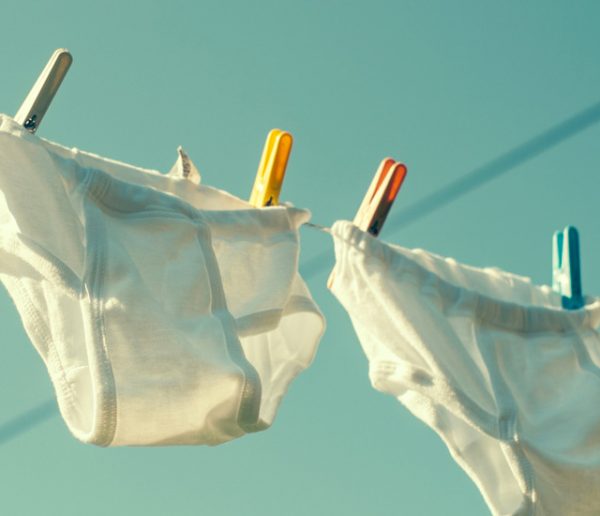 Pour vérifier si le sol de votre jardin est en bonne santé, il suffit de planter des slips !