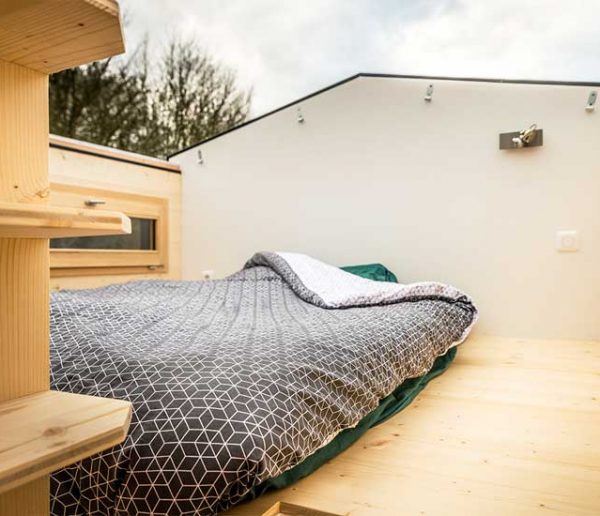 Stéphanie a réalisé son rêve : vivre dans une tiny house avec vue sur les étoiles