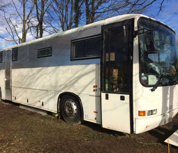 Cette famille écolo a transformé un bus en maison tout confort