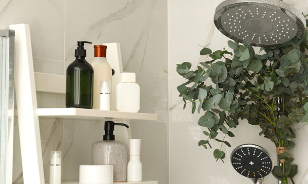 Pourquoi accrocher de l'eucalyptus dans sa douche est une bonne idée ?