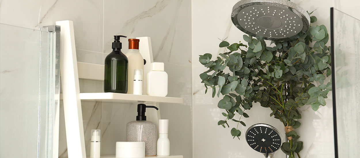 Pourquoi accrocher de l'eucalyptus dans sa douche est une bonne idée ?