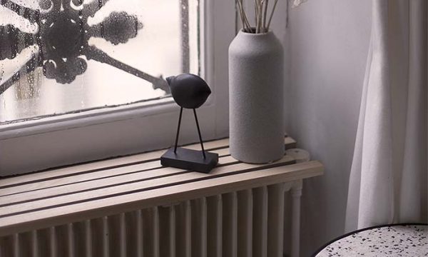 Tuto : Fabriquez une tablette originale pour votre radiateur et gagnez un rangement !