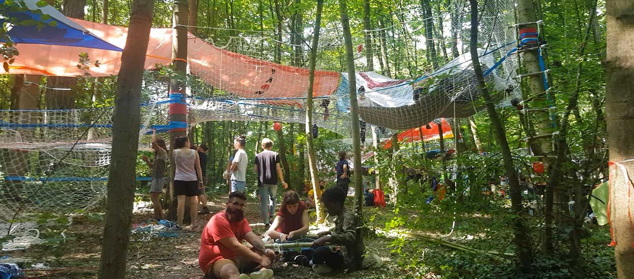 On a construit une cabane au festival Bellastock : on vous fait vivre l'expérience !