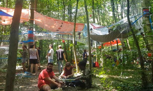 On a construit une cabane au festival Bellastock : on vous fait vivre l'expérience !