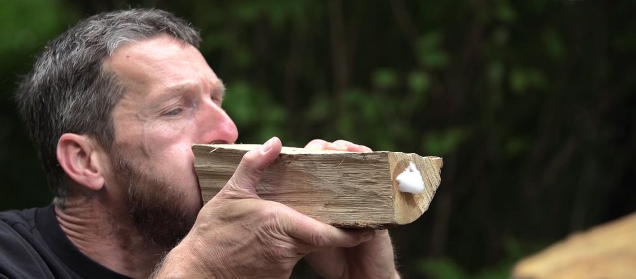 Voici une technique étonnante pour s'assurer que votre bois de cheminée est vraiment sec !
