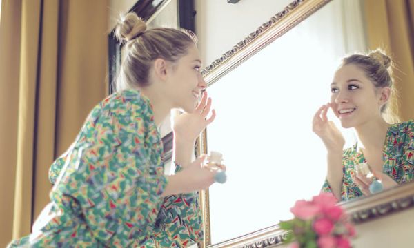 Des étudiants français inventent un miroir connecté et tactile qui s'adapte à votre personnalité