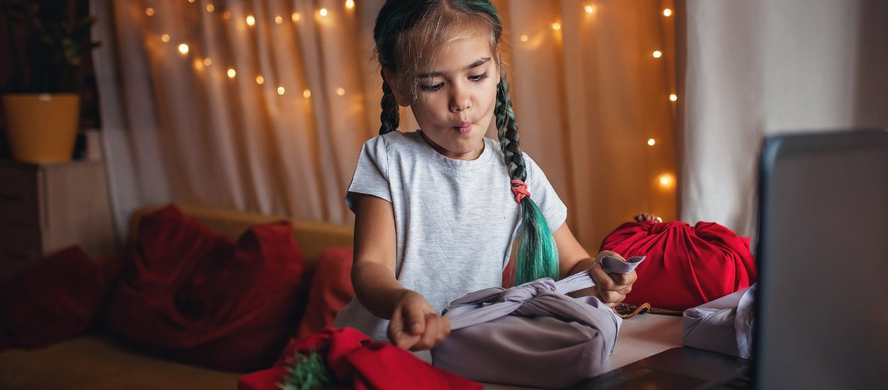 14 schémas pour apprendre le Furoshiki, l'art japonais d'emballer vos cadeaux avec du tissu