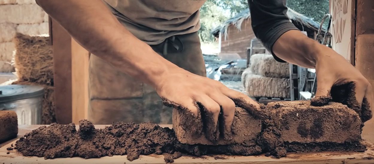 Découvrez toutes les techniques de construction en terre dans cette vidéo fascinante