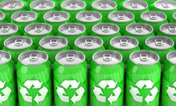 En Belgique, ramasser 100 canettes jetées dans la nature fait gagner 5 euros !