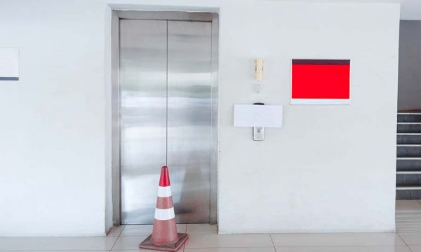 Ils vivent sans ascenseur pendant des semaines : comment lutter contre ce fléau ?