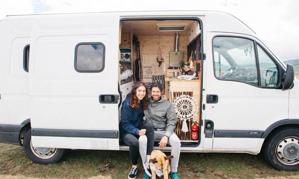 Vivre en couple dans un van : rêve ou tue-l'amour ?