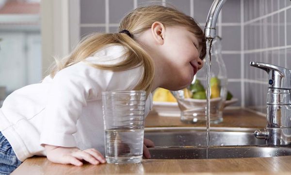 Pourquoi l'eau du robinet a un goût différent selon les régions ?