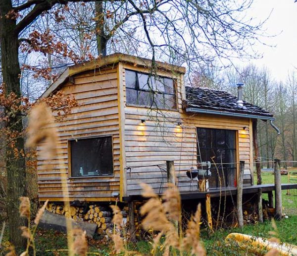 Ces deux copains ont construit une magnifique tiny house pour 