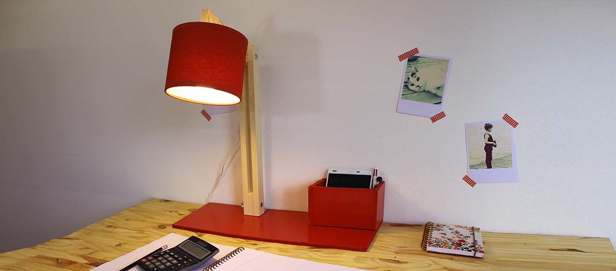 Tuto : Fabriquez une lampe de bureau articulée avec pot à crayons intégré !