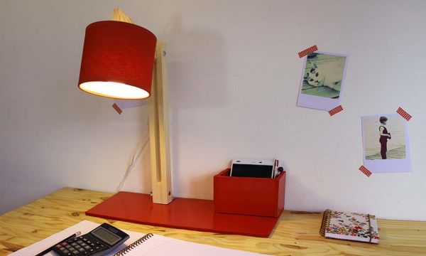 Tuto : Fabriquez une lampe de bureau articulée avec pot à crayons intégré !