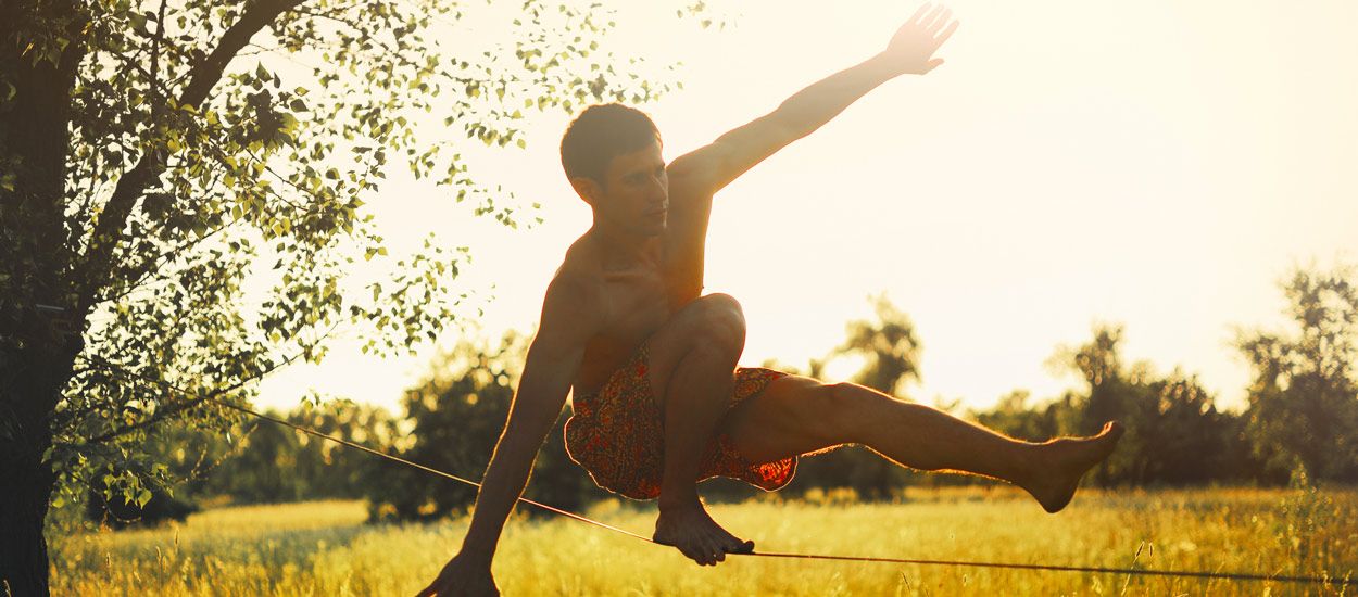 Pratiquez un sport extrême (ou presque !) dans votre jardin : la slackline