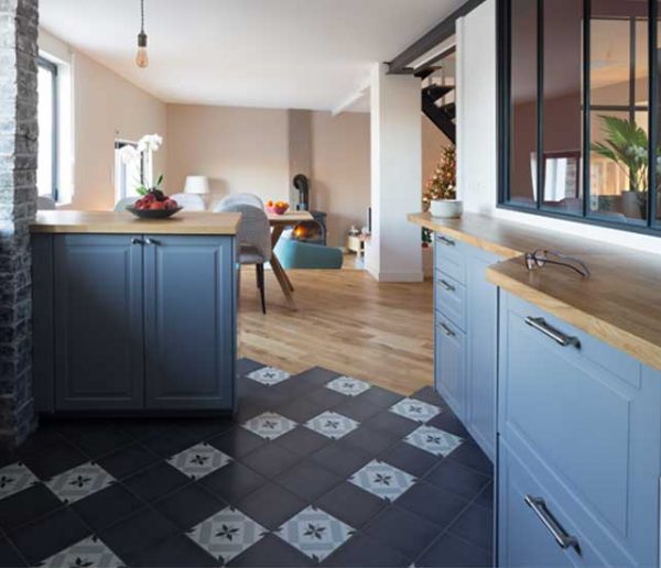 Tendance : Comment mixer parquet et carrelage dans une même pièce ?